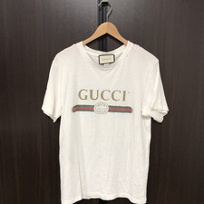 グッチ 白　クラッシュ(ダメージ)加工　ロゴデザイン　オーバーサイズ　半袖カットソー/半袖Tシャツ 買取実績です。