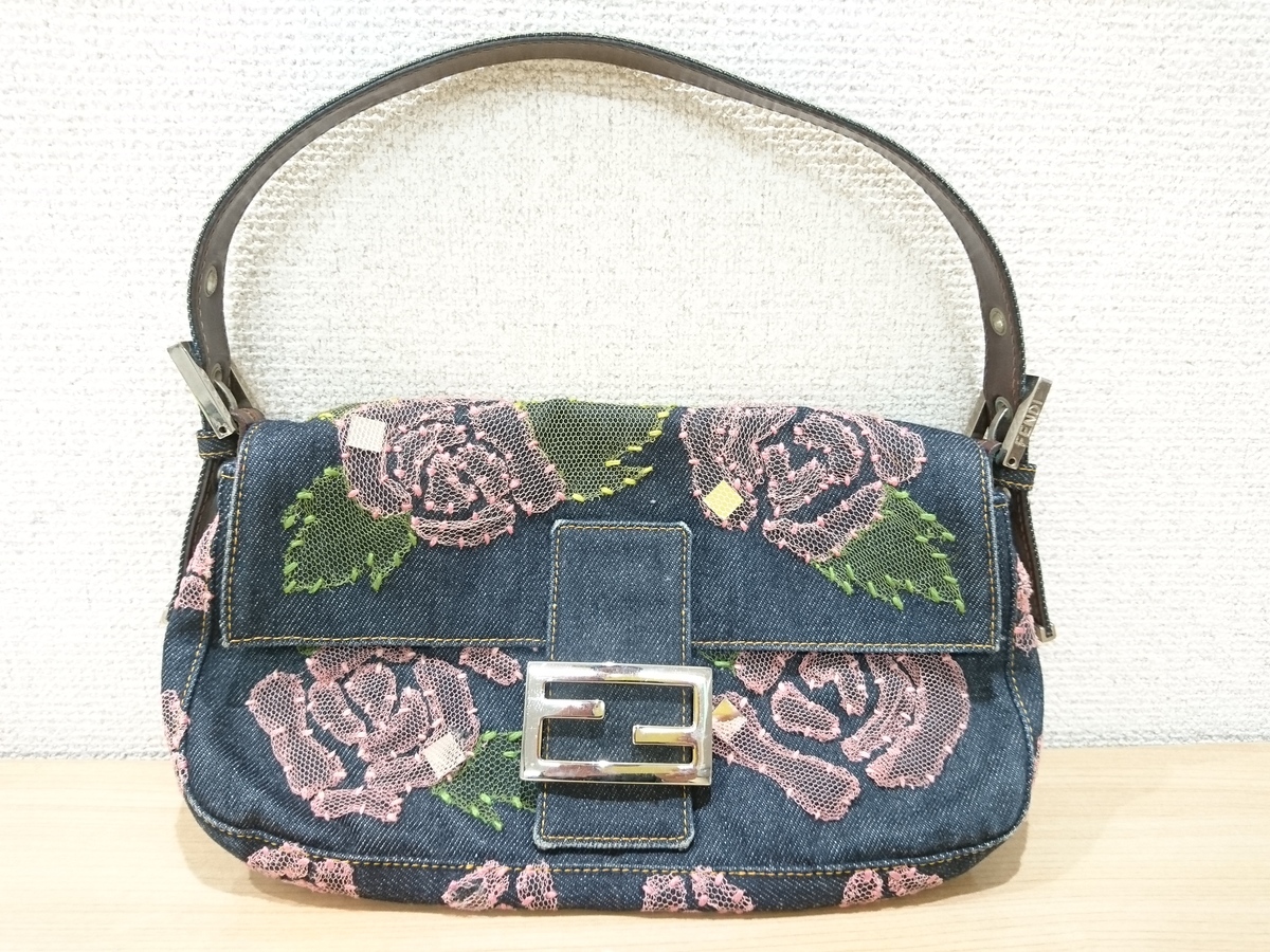 フェンディのレース×デニム 薔薇刺繍 マンマバッグの買取実績です。