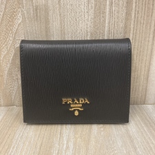 エコスタイル銀座本店で、プラダの1MV204の黒のVITELLOMOVEの2つ折り財布を買取ました。状態は綺麗な状態の中古美品です。