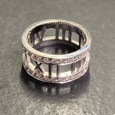 エコスタイル銀座本店で、ティファニーの750WG素材のアトラスシリーズのハーフダイヤモンドリングを買取いたしました。状態は通常使用感があるお品物です。
