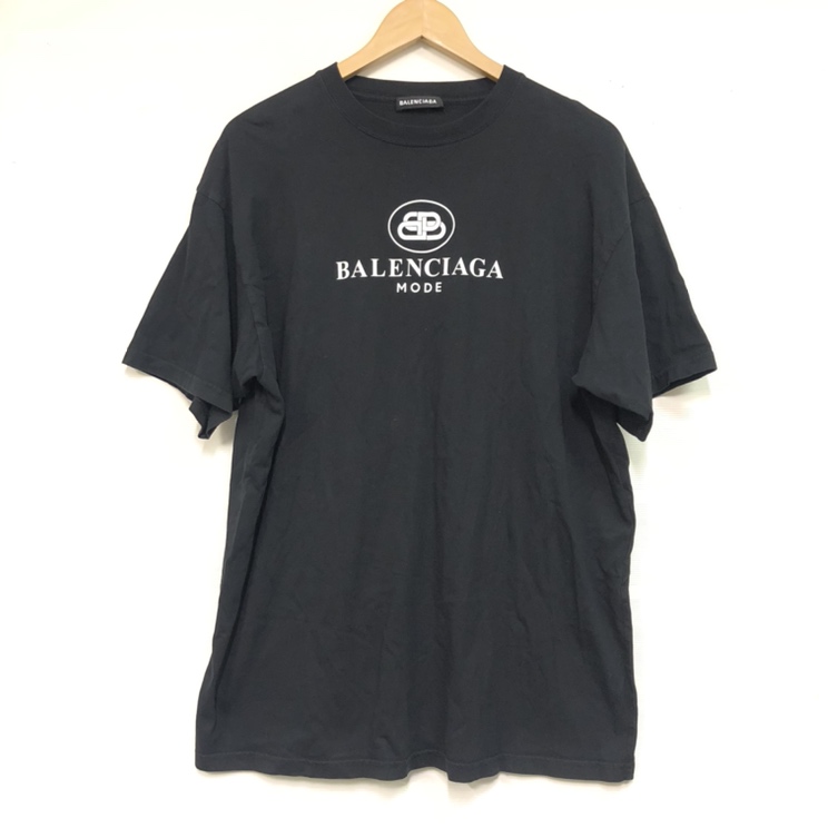 バレンシアガの19年製 黒 570803 ロゴデザイン 半袖Tシャツの買取実績です。