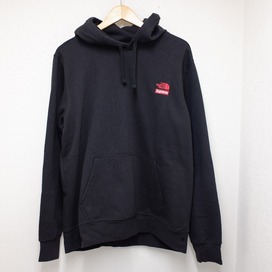 シュプリームのxノースフェイス(THE NORTH FACE)　2019年AW　NT619061　自由の女神プリント　裏起毛スウェットプルオーバーパーカーの買取実績です。