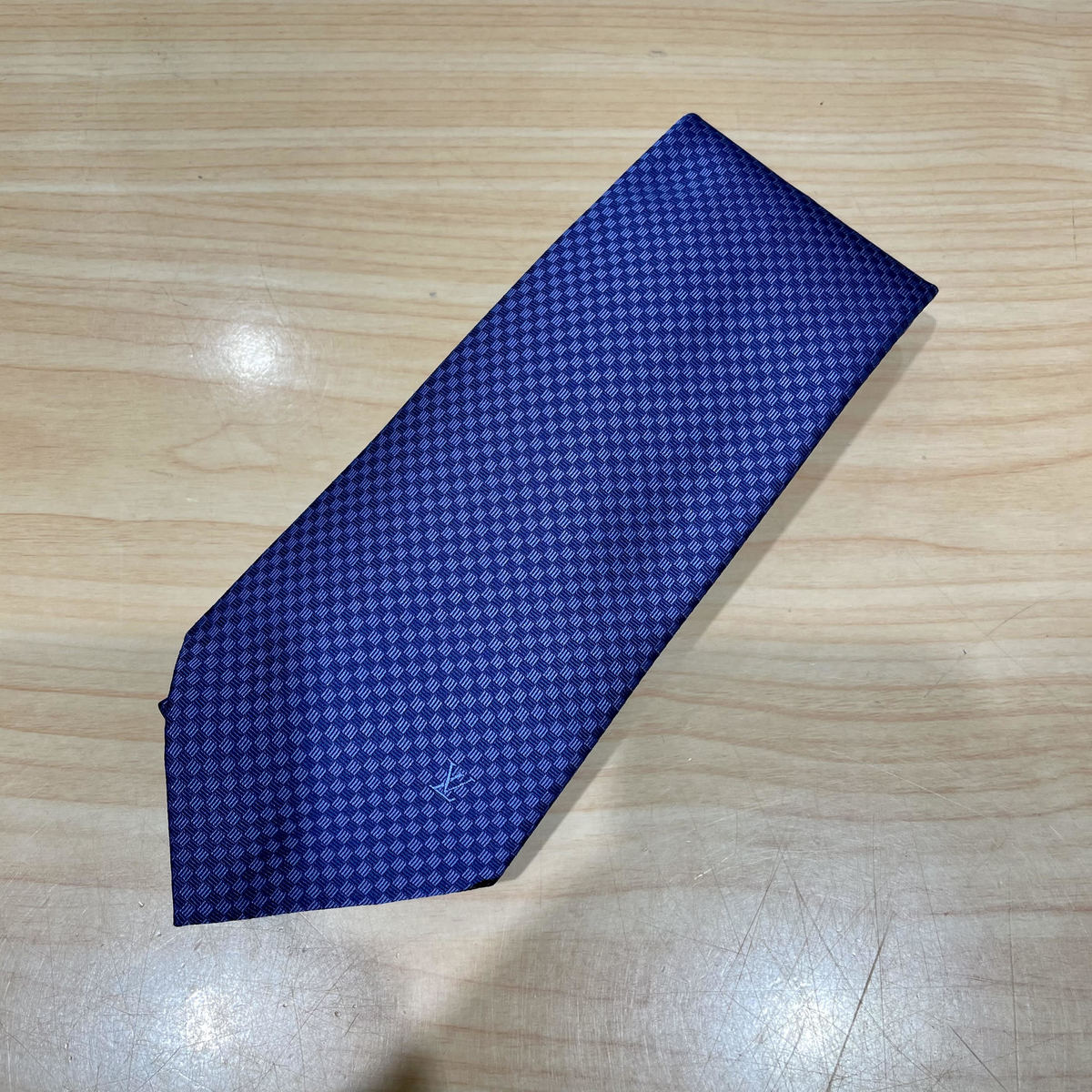 ルイヴィトンのブルー 市松模様 2018年製 シルク ネクタイの買取実績です。