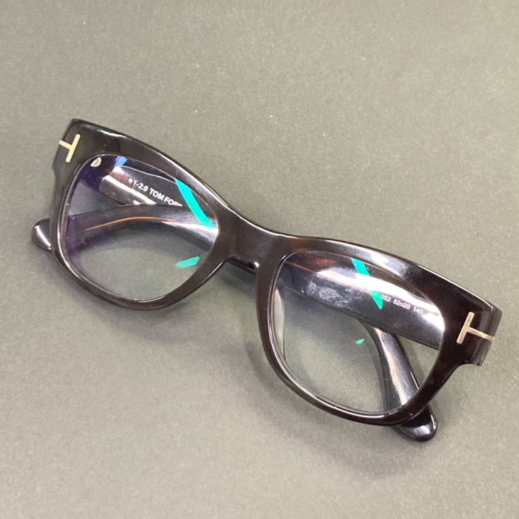 トムフォードのTF5040-F アジアンフィット ウェリントンフレーム 眼鏡の買取実績です。