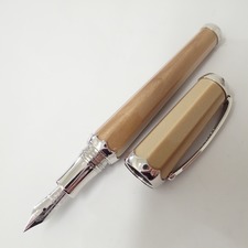 エコスタイル広尾店では、モンテグラッパのピッコラ ペン先が18Kを使っている万年筆を買取いたしました。状態は傷などなく非常に良い状態のお品物です。
