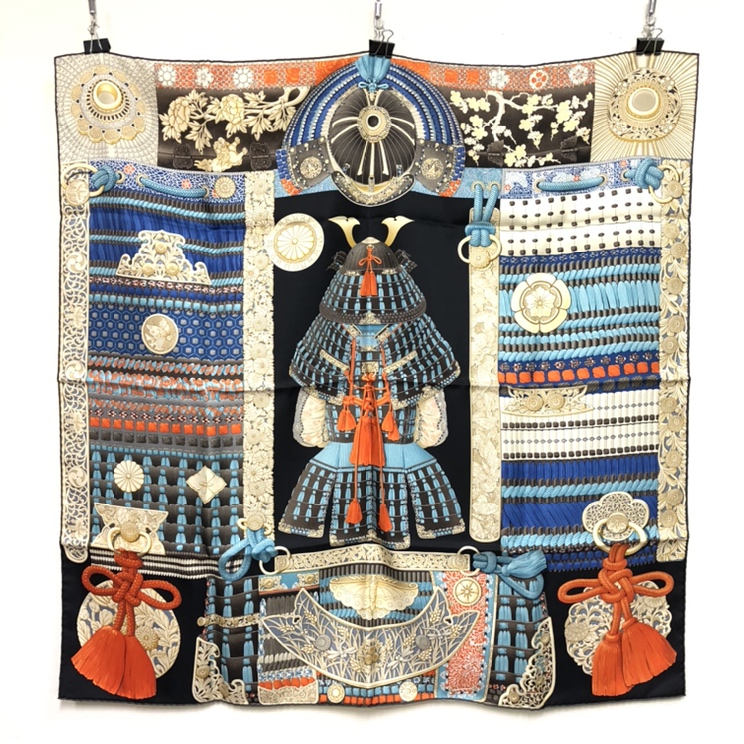 エルメスのParures de Samourais 侍の鎧兜 カレ90 シルク スカーフの買取実績です。
