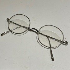 エコスタイル渋谷店で、金子眼鏡のラウンド眼鏡(KV-48 ピュアチタニウム)を買取ました。状態は若干の使用感がある中古品です。
