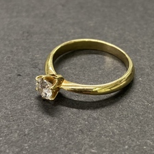 エコスタイル銀座本店で、K18素材を使った、0.305ctのダイヤモンドリングを買取いたしました。状態は