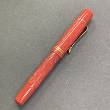 エコスタイル銀座本店で、ペリカンの品番がM101Nで、ブライトレッドのペン先14K万年筆 ペン種：Fを買取いたしました。状態は傷などなく非常に良い状態のお品物です。
