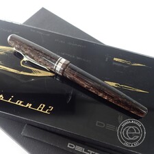 エコスタイル銀座本店で、デルタのフュージョン82のペン先がK18とステンレスを使っているマーブル調の万年筆を買取いたしました。状態は通常使用感があるお品物です。