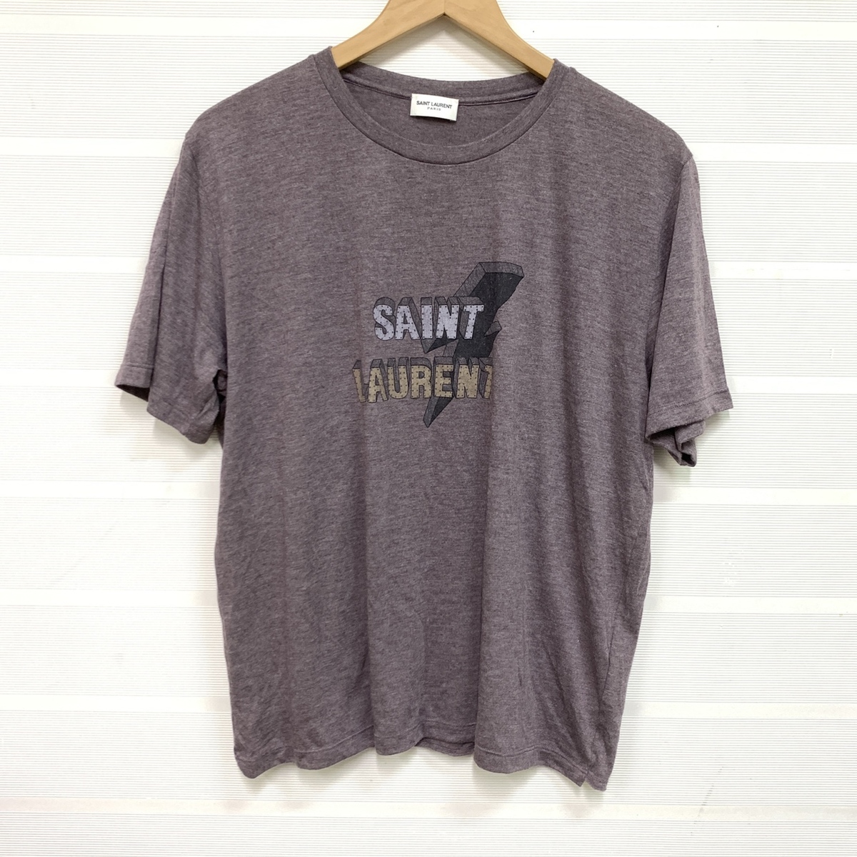 サンローランパリの正規 17年 500898 パープル系 ロゴデザインTシャツの買取実績です。