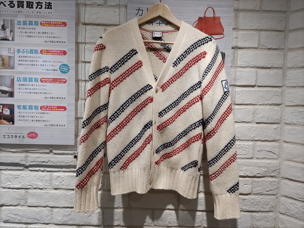 モンクレールのガムブルー MAGLIONE TRICOT CARDIGAN トリコカラー ミドルゲージニットカーディガンの買取実績です。