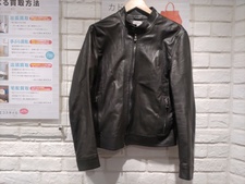 エコスタイル新宿店で、エンメティのユリ・ラムスキン・シングルライダースジャケットを買取しました。状態は若干の使用感がある中古品です。