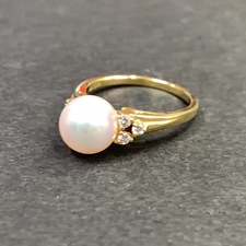 エコスタイル銀座本店で、ミキモトのパール×ダイヤデザインのK18素材のリングを買取ました。状態は綺麗な状態の中古美品です。