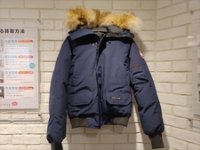 エコスタイル新宿店で、カナダグースの品番7999MA・ネイビーブルー・チリワックボンバージャケットを買取しました。状態は数回使用程度の新品同様品です。