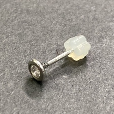 エコスタイル銀座本店で、ティファニーのPt950素材の1Pダイヤモンドのバイザヤードピアス片方のみを買取いたしましたのでご紹介します。状態は通常使用感がある中古のお品物です。