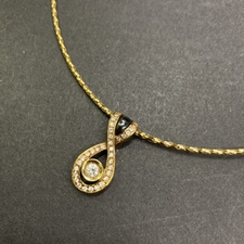 エコスタイル銀座本店で、k18素材で、ダイヤモンドが0.15ctと0.35ctのデザインネックレスを買取いたしました。状態は