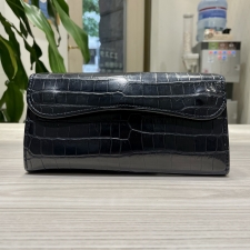エコスタイル渋谷店で、ワイルドスワンズのWAVEという定番モデルの長財布を買取ました。状態は若干の使用感がある中古品です。