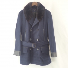 エコスタイル広尾店で、ルイヴィトンの2013年製のビーバーファーを使用したベルト付きのPコートをお買取しました。状態は綺麗な状態の中古美品です。